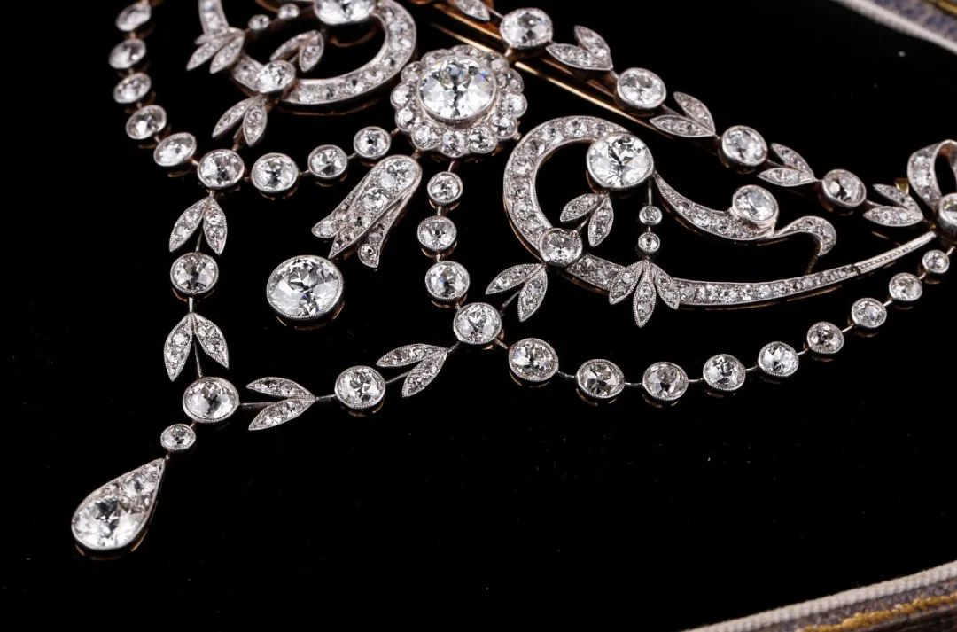 贵族帽女士,贵族皇冠怎样戴