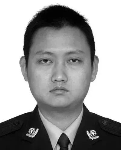 2021全年最感动人心的5张*拍偷**照,承包了朋友圈所有泪点