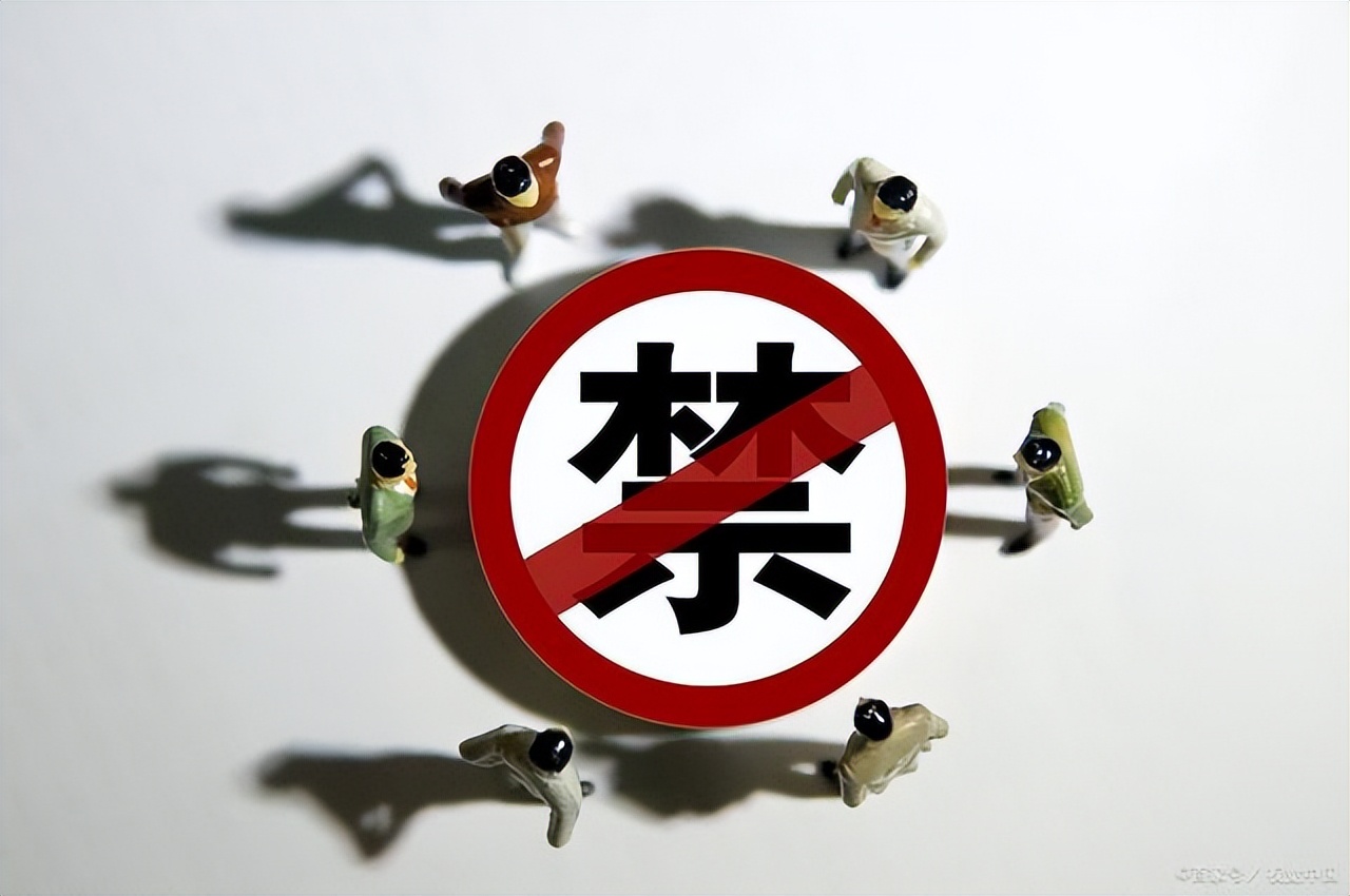 通常情况下,教师就是不容置疑!家长婆婆们,这里有什么问题吗?