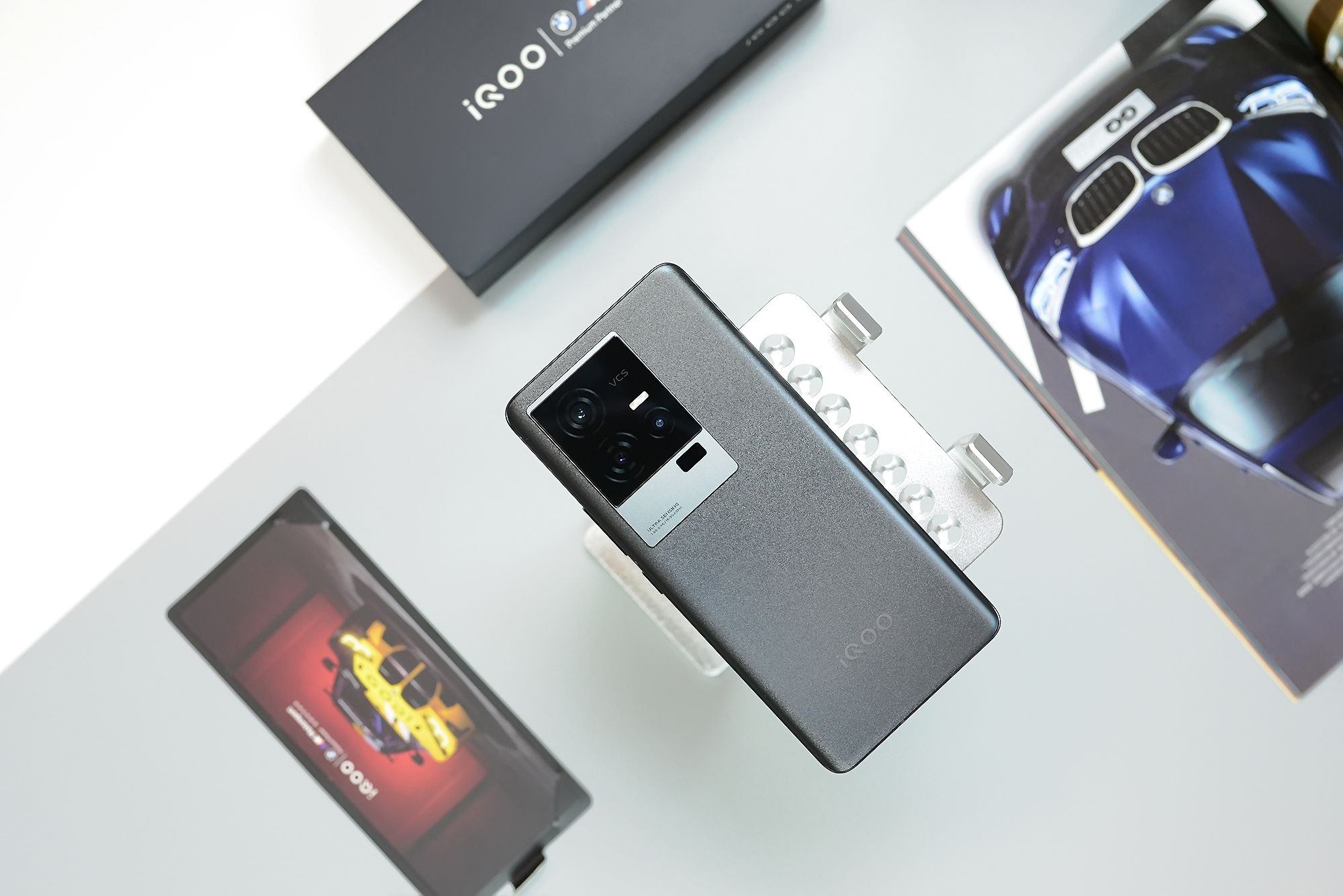 iQOO11S掀翻行业小饭桌，友谊小船真翻了：Super标准杯电竞旗舰