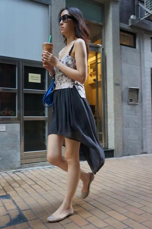 “同志”、“小姐”不敢叫了，我们不应该反思吗？