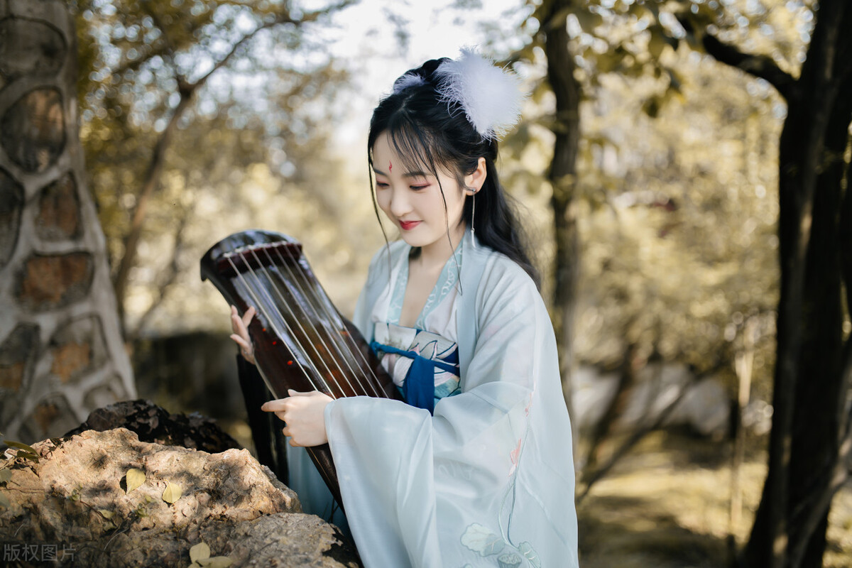 故事：美艳妖后强迫状元郎做男宠，状元郎低头浅笑：这是你自找