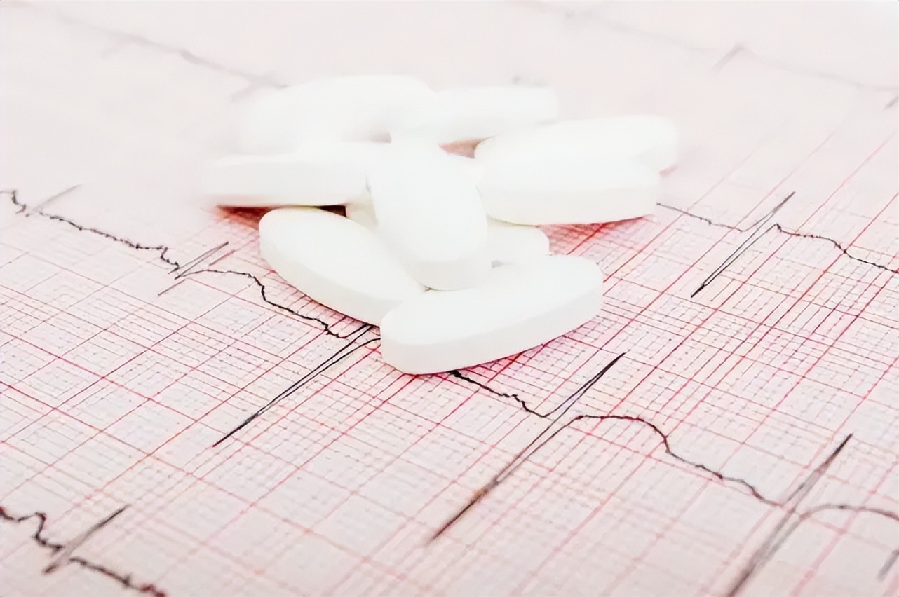 患者男59岁反复胸闷,患者男性59岁因心悸持续一小时