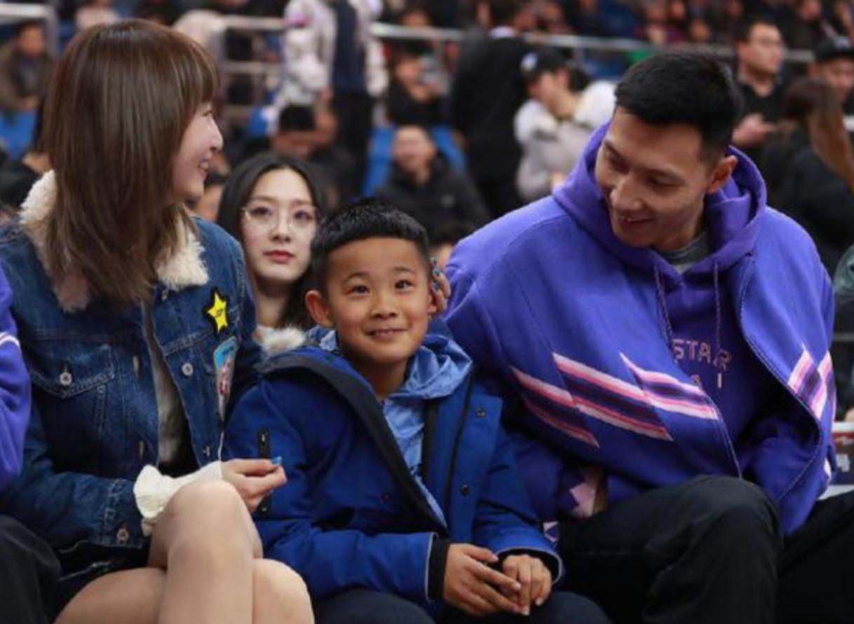 易建联身价上亿迎娶巴西宝贝,易建联妻子荆灵个人资料