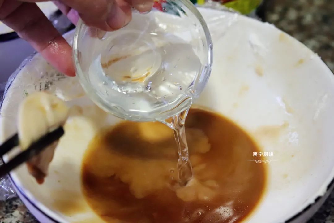 煎什么鱼不粘锅最好,教你一招煎出的鱼不破皮不粘锅