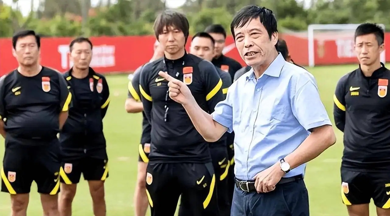 从国足最年轻主帅到严重违法被带走，李铁到底做了哪些“恶”