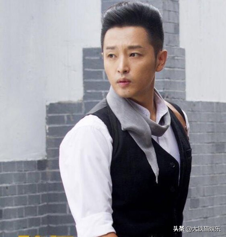 《雪豹》12年后男主凉了,女主退圈当霸总,“关系户”逆袭成顶流