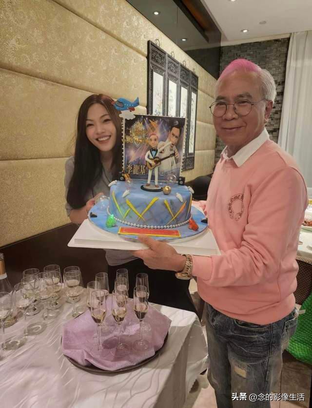 72岁男星将迎娶小36岁女友,72岁男星将娶小36岁女友是真爱吗