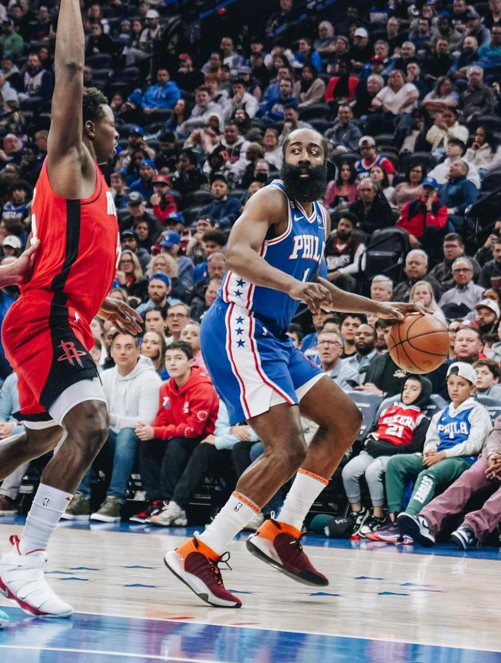 NBA球员上脚:欧文的球鞋颜值太顶了,中国球鞋很帅气