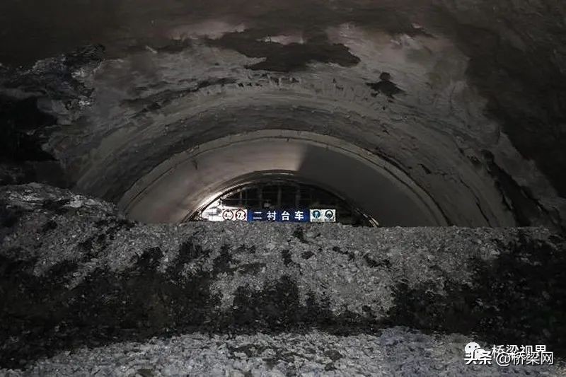 桥梁大事：黄茅海首个整幅式TY型桥墩完工、桐梓隧道右幅贯通