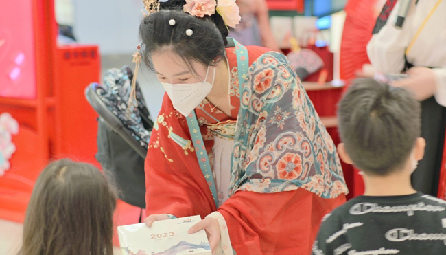 cdf海口美兰机场免税店营业时间,海南海口机场春节客流情况