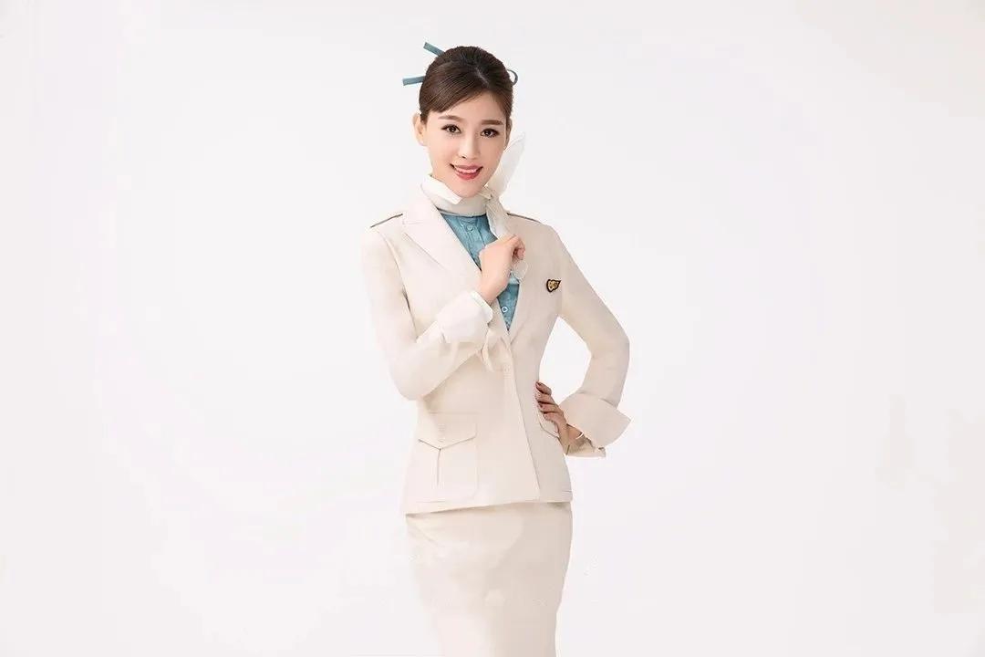 空姐制服每个年代的设计理念,中国国际航空空姐制服设计