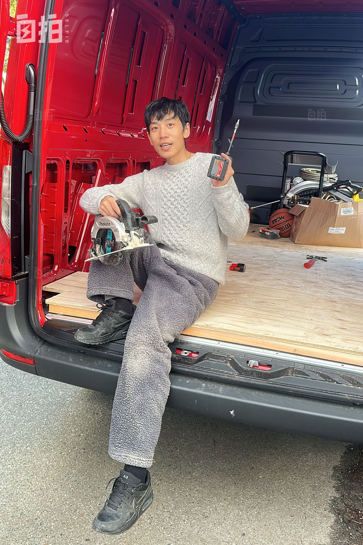 我，国内年薪80万，赔光积蓄后到国外当维修工，一天最多挣4000块