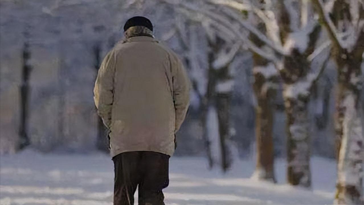 保姆工资低怎么解决,做保姆拖欠了三万的工资