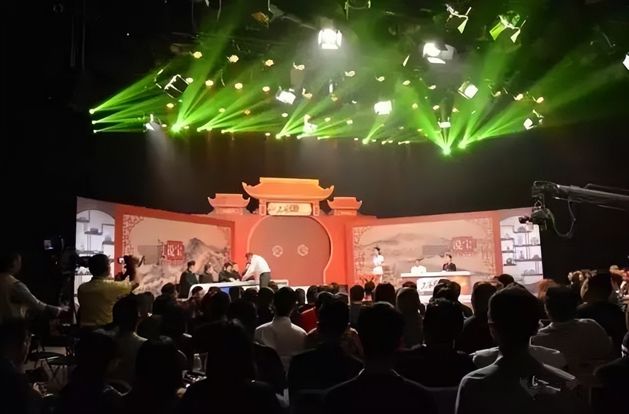 老太拿凤钗鉴宝原视频,老奶奶拿着金钗鉴宝专家说是赝品