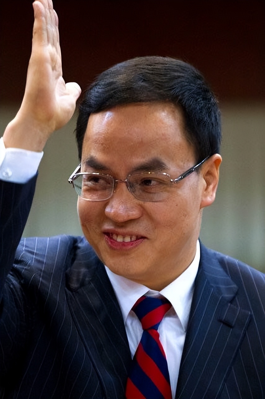 名校学霸毕业4000月薪,清华学霸拿到5亿融资