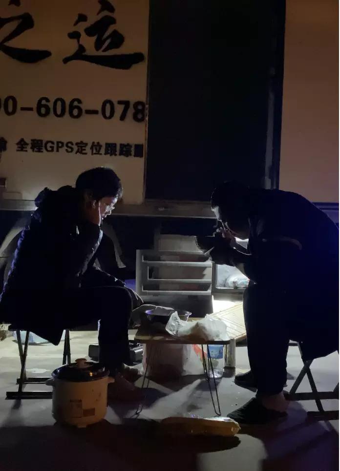 高管辞职与妻子环游中国,土豪丈夫破产