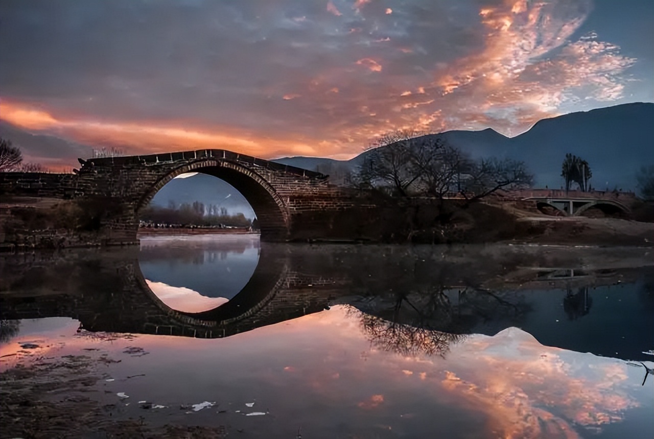 世界上最著名的十大古镇,云南著名古镇景点排名