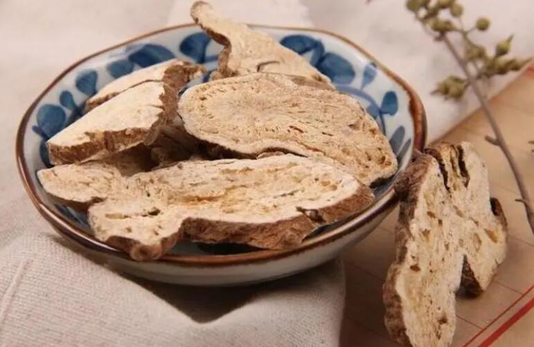 尿蛋白1个加号下肢水肿吗,尿蛋白2或3和下肢水肿必须住院吗