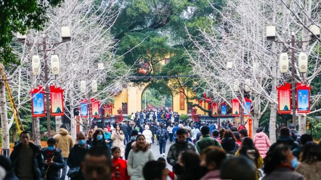 汕头小公园春节人山人海,2023年春节旅游人山人海