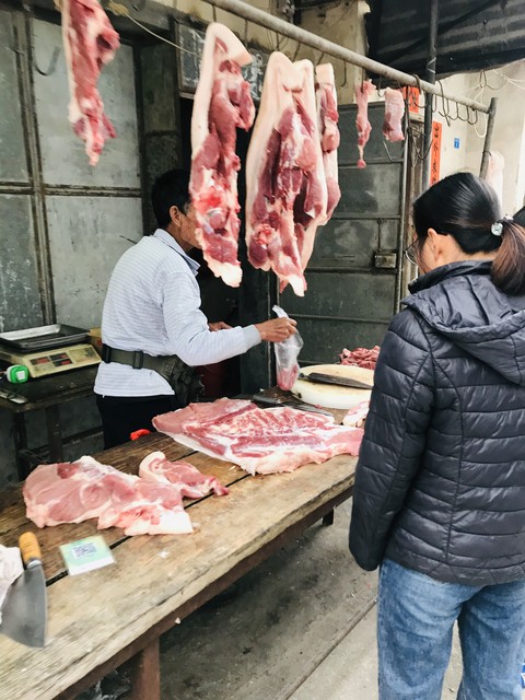 大学生卖猪肉一年赚100万,大学生卖猪肉一年赚200万