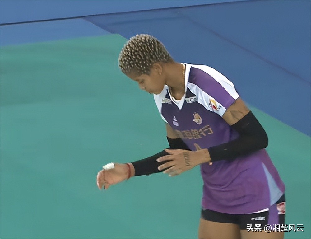 澶╂触濂虫帓3-0鎴樿儨涓婃捣濂虫帓棣栧彂闃靛,澶╂触濂虫帓3-0鎴樿儨涓婃捣濂虫帓涓汉鏁版嵁