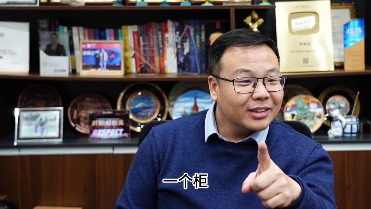 一朵玫瑰花拿货,一朵玫瑰花拿到手上