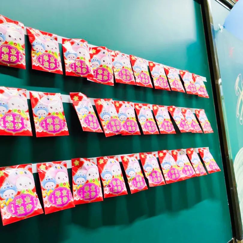 开学季校园展示打卡,开学啦冰墩墩小学生积极向上图片