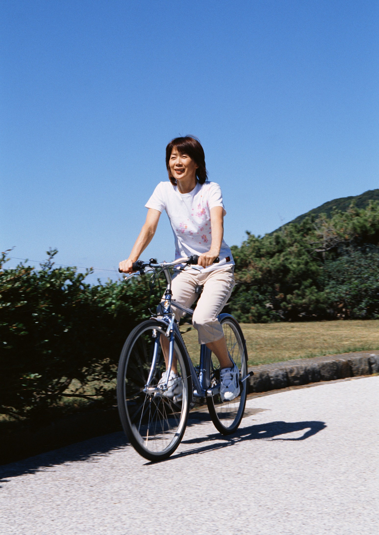 保养膝关节的养生知识,经常膝盖疼最好锻炼方法