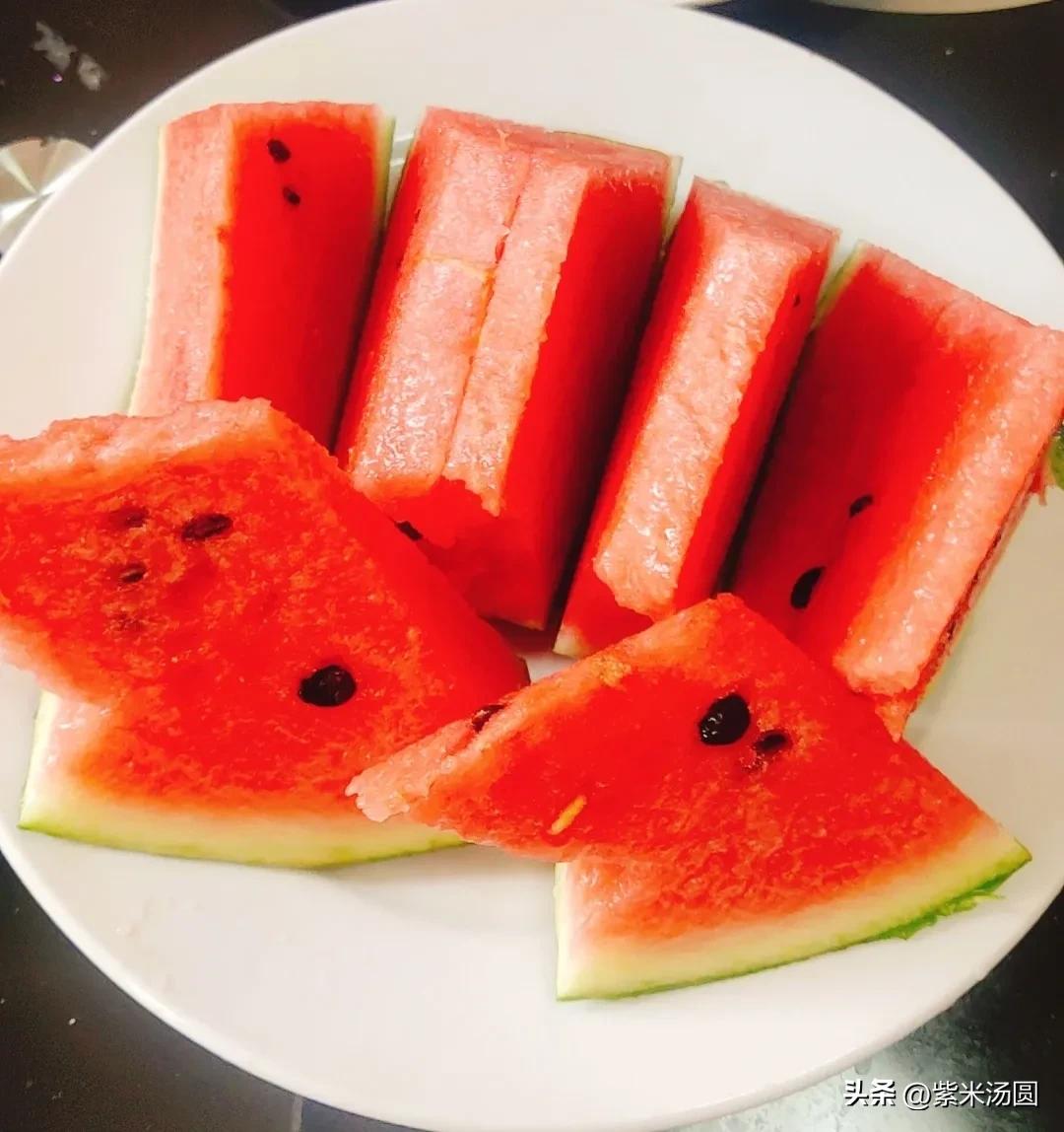 孩子有假期，妈妈没假期，坚持每天做好一日三餐，炸河虾很受欢迎