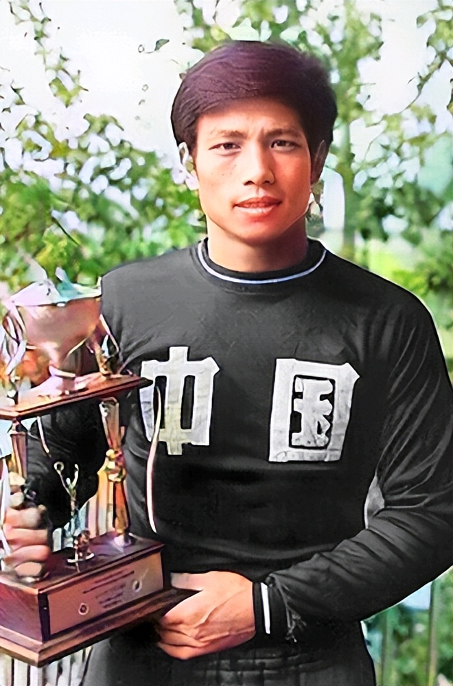 齐鲁雄师:盘点山东足球历史最佳11人,身材高大,头球优势明显