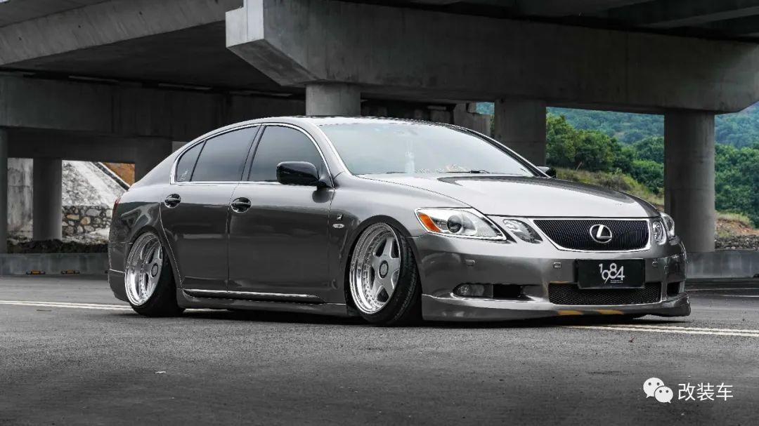 雷克萨斯gs300亮黑改装案例,本田思域适合刚毕业开吗