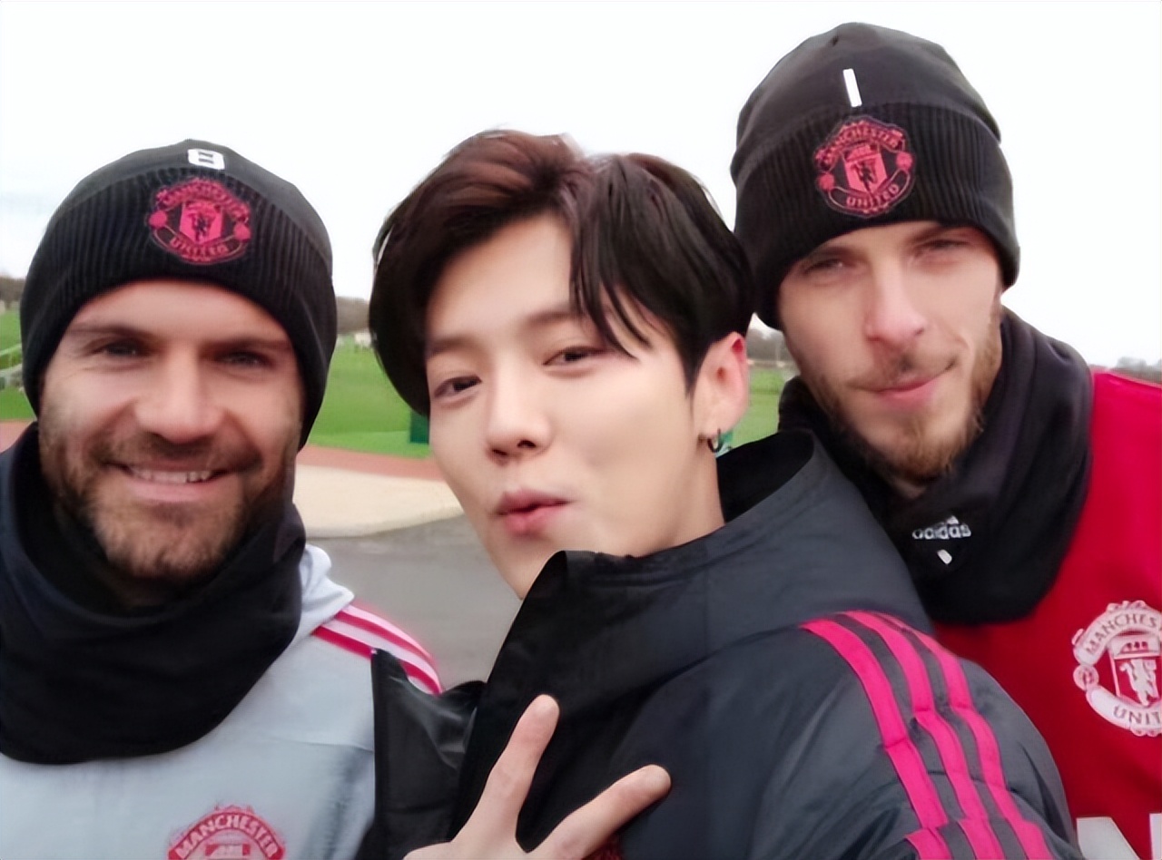 曼联官方晒鹿晗,曼联为球迷送生日祝福