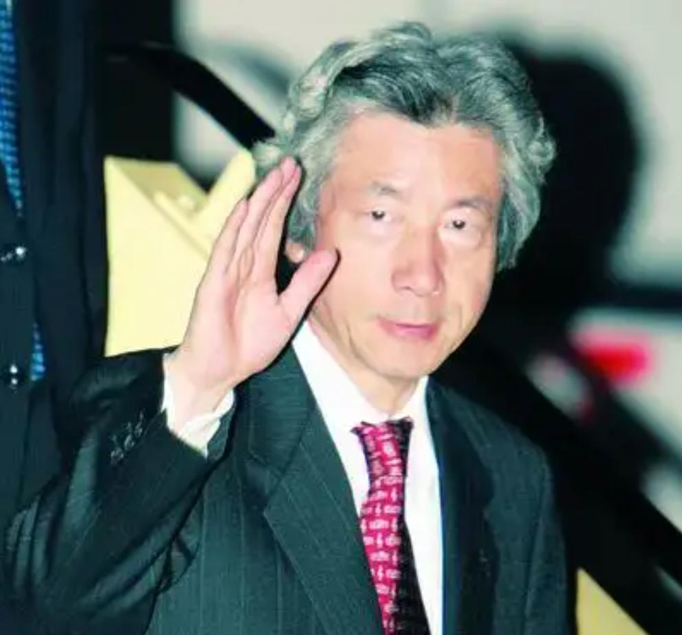 小泉纯一郎参观抗日战争纪念馆,小泉纯一郎2001年访华