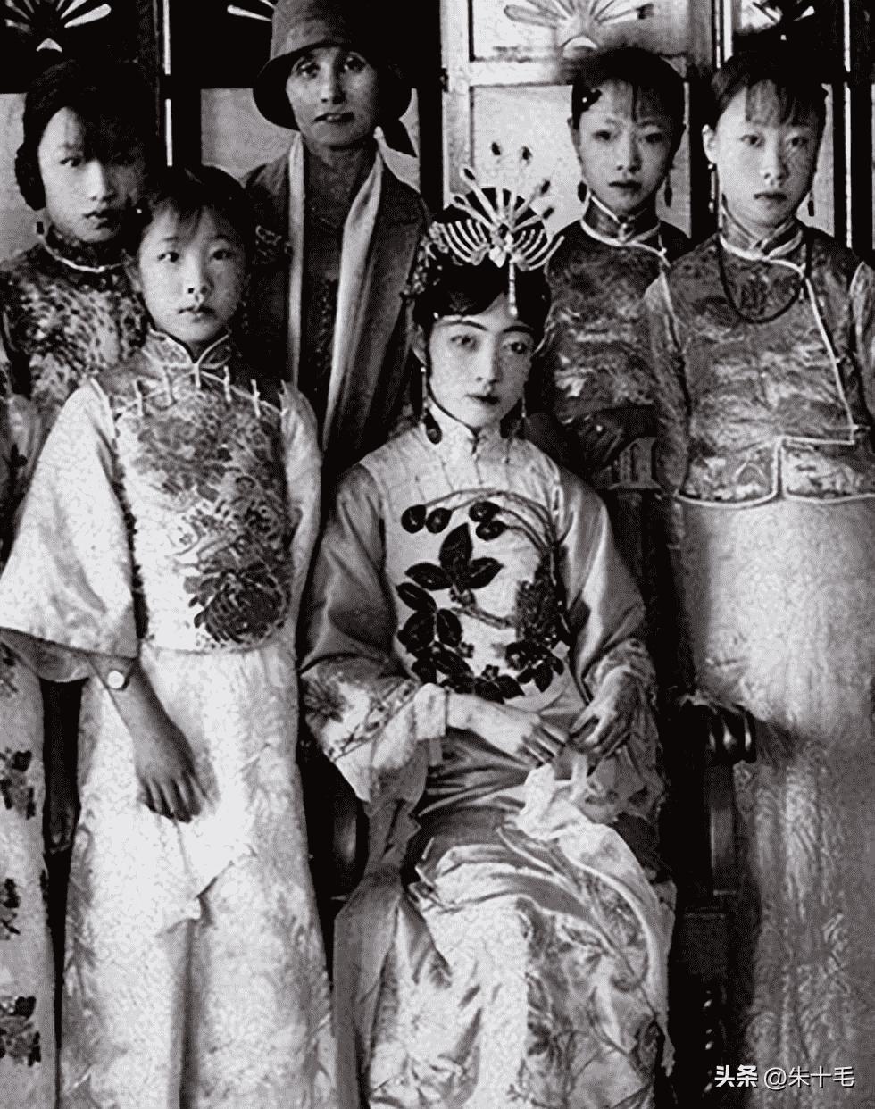 【晚清*楼青**风情】*楼青**女媚态撩人，丰乳肥臀，魅力四射！