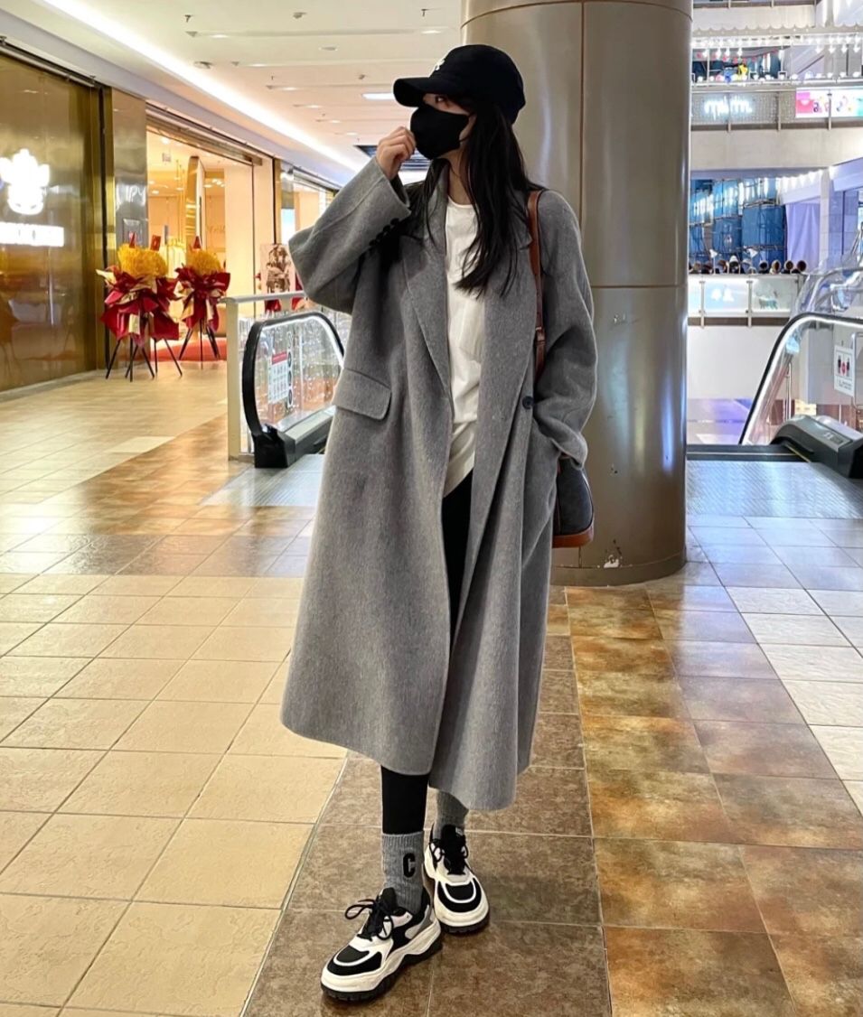 鲨鱼裤搭配长款羽绒服视频,冬天鲨鱼裤穿搭技巧