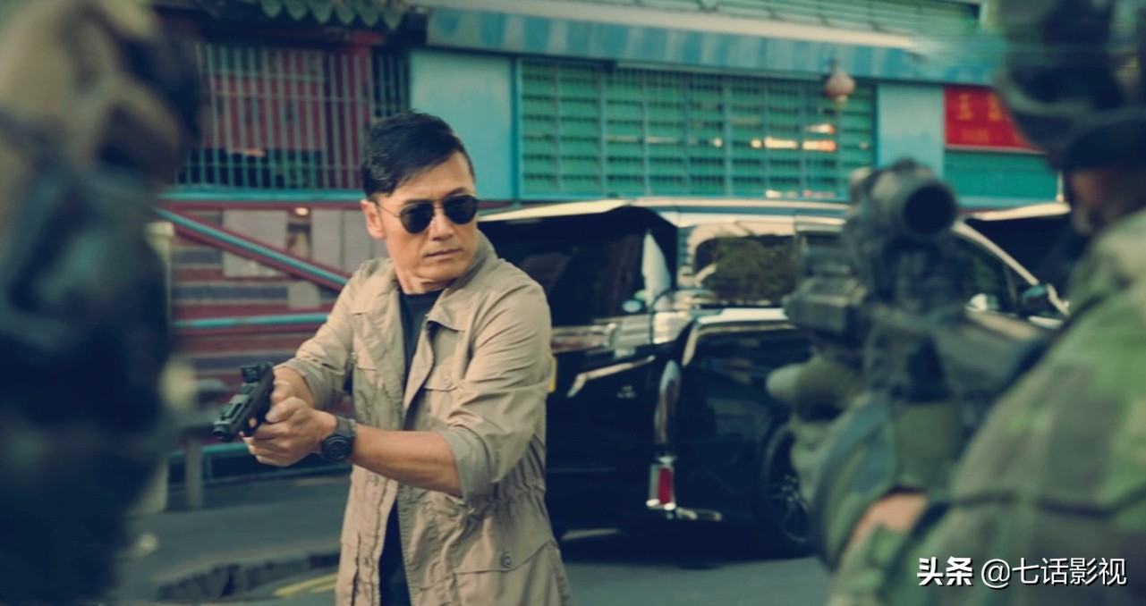 无线五虎之一，64岁的苗侨伟，为何能成邵氏《飞虎》系列常青树？