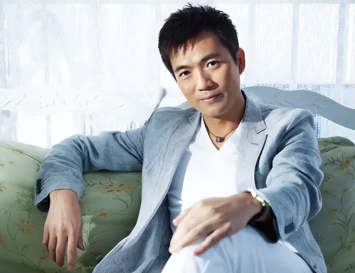 黄健翔再婚妻子照片曝光,黄健翔将前妻告上法庭