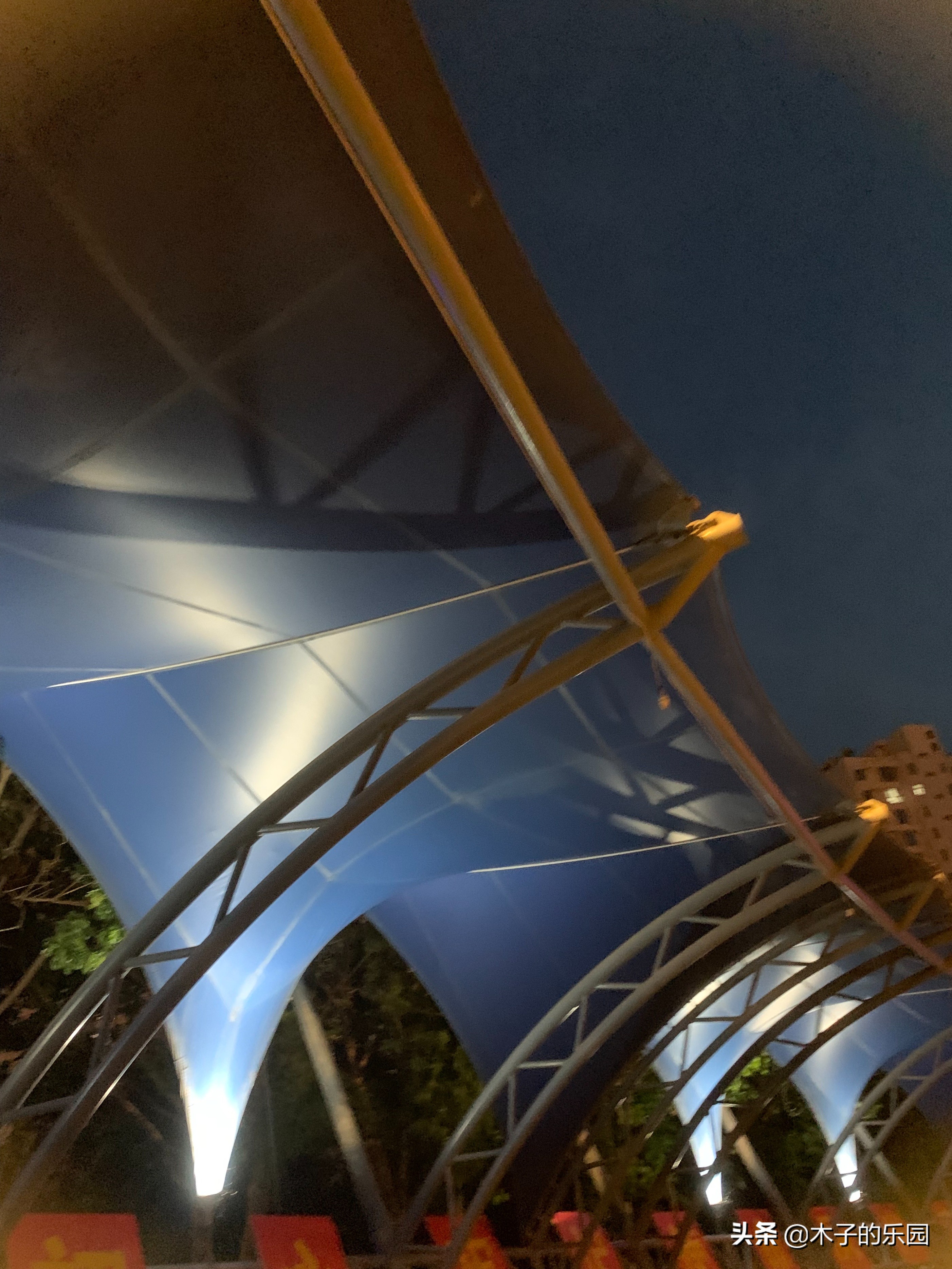 流动的广场,平静的广场