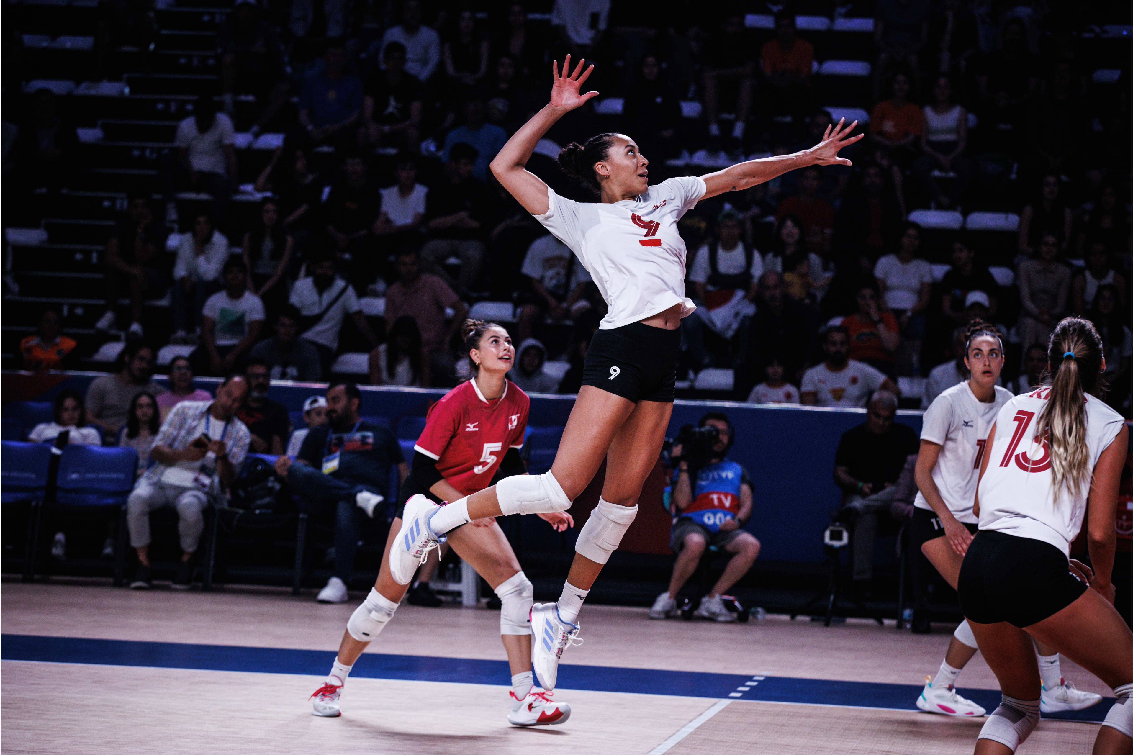 中国女排香港站对阵意大利女排,中国女排香港站赛程表