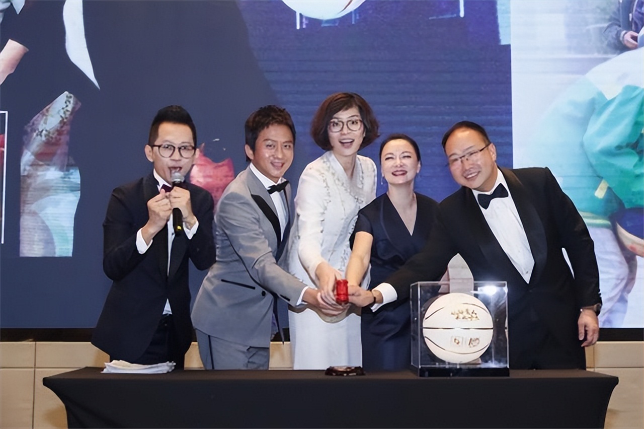 姚明叶莉个人简介,姚明和老婆叶莉高清视频