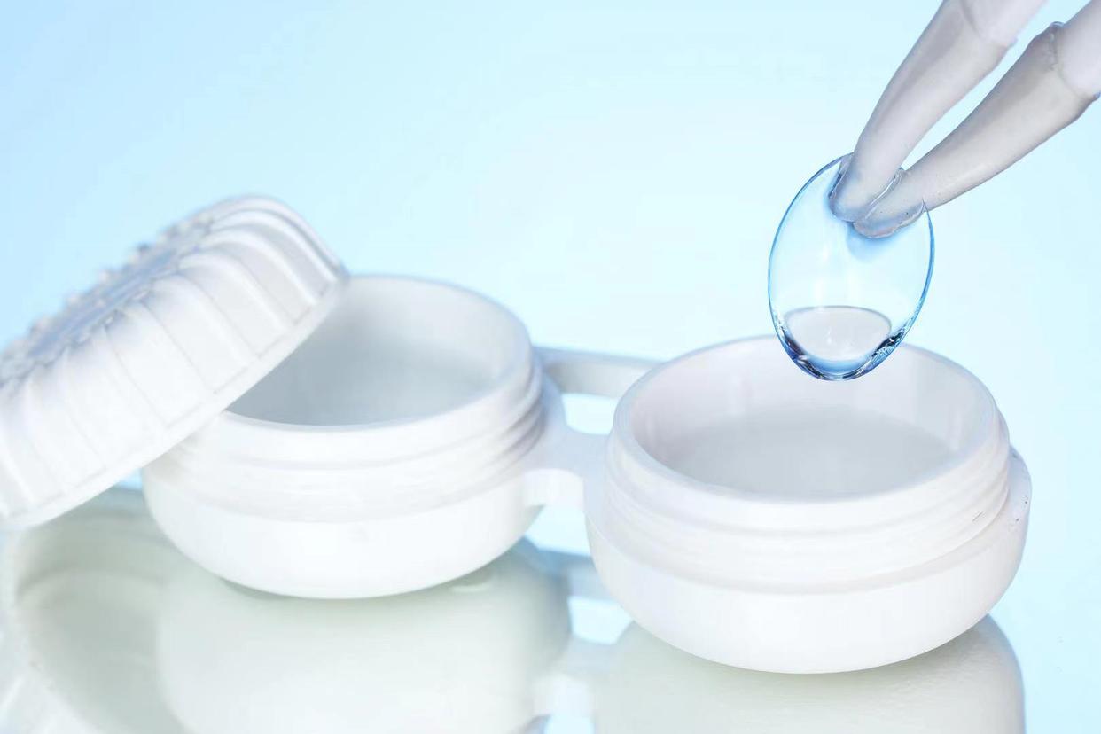 角膜塑形镜戴了8年停戴反弹1000度 (为什么孩子戴角膜塑形镜效果很差)