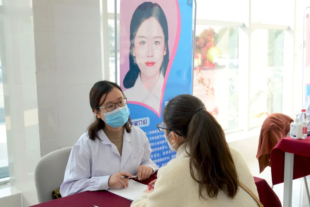 迎三八促健康免费义诊暖人心,民盟走进乡村义诊温暖人心