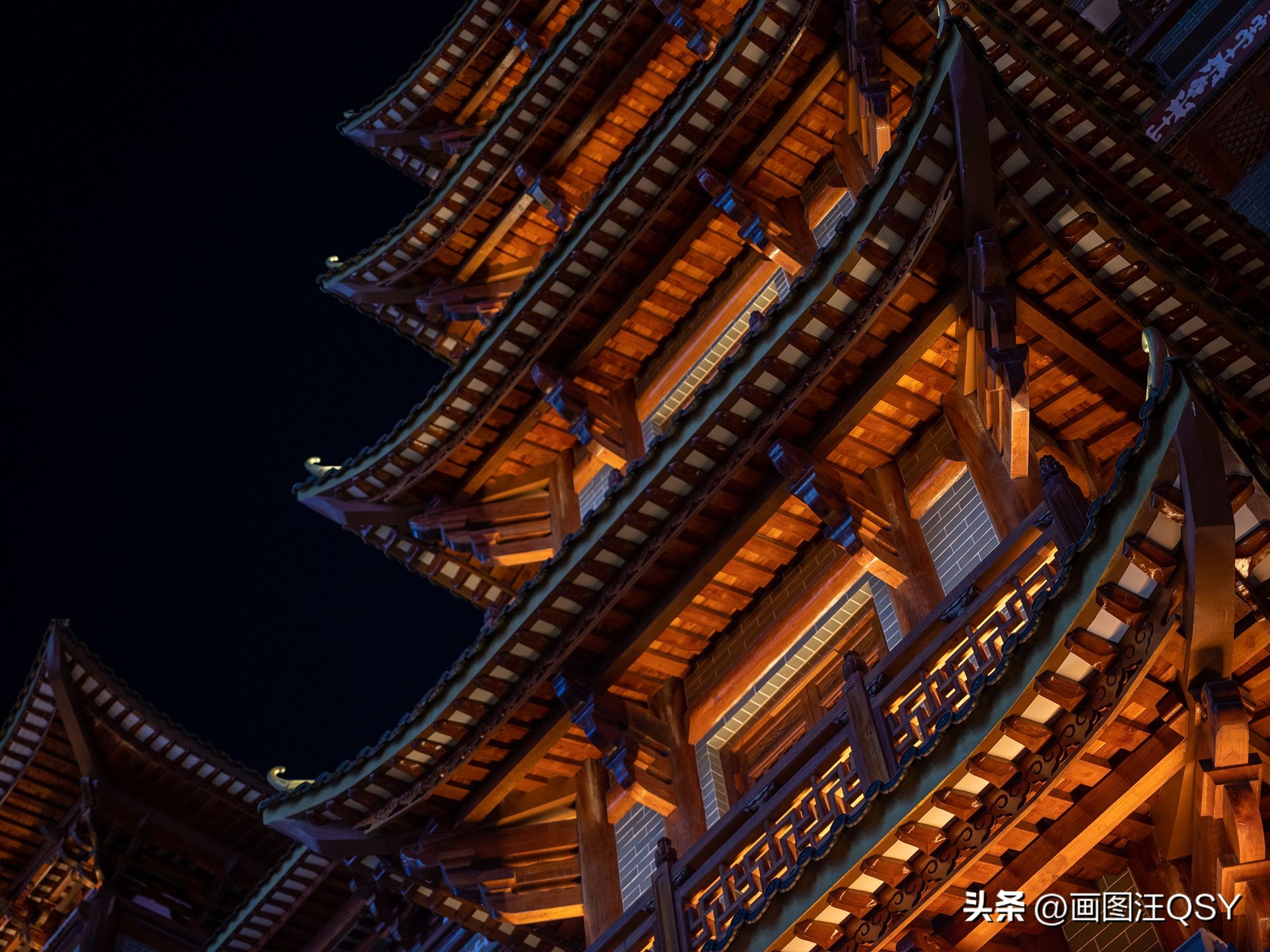 技术不够装备来凑，索尼ZV-E1真定位新手？Vlog初学者心得分享