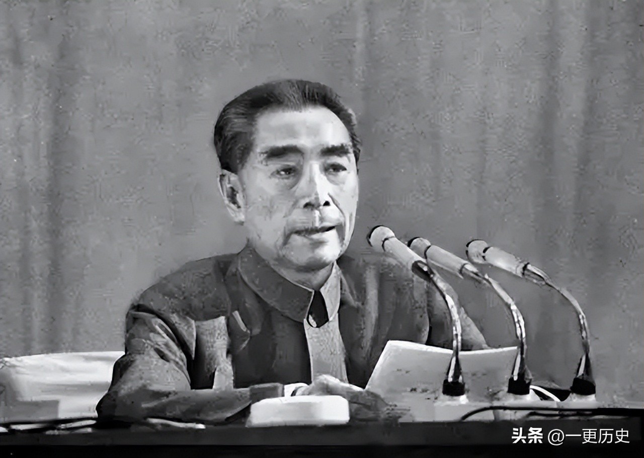 1949年紫石英号事件,英国军舰为何能逃跑?8年后毛主席揭开谜底