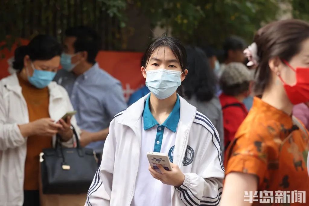 刚刚，青岛5万多勇士霸气走进战场！少年，此去何求？夺盛名、拔头筹、争魁首、独占鳌头！