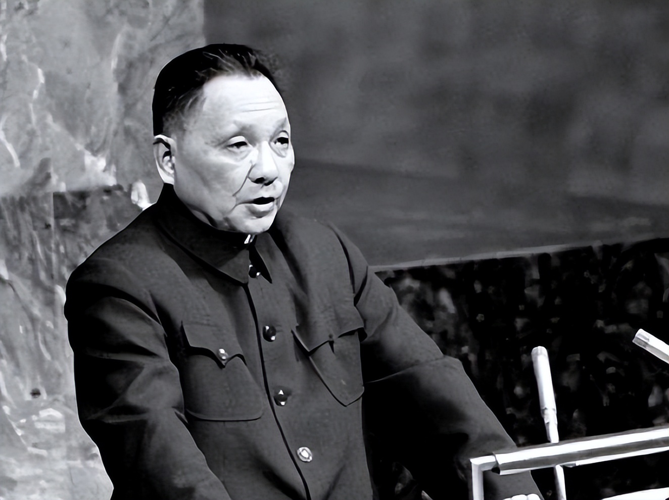 1989年舅舅淡以兴去世，当地想办追悼会，*小平邓**：规格已经够高了