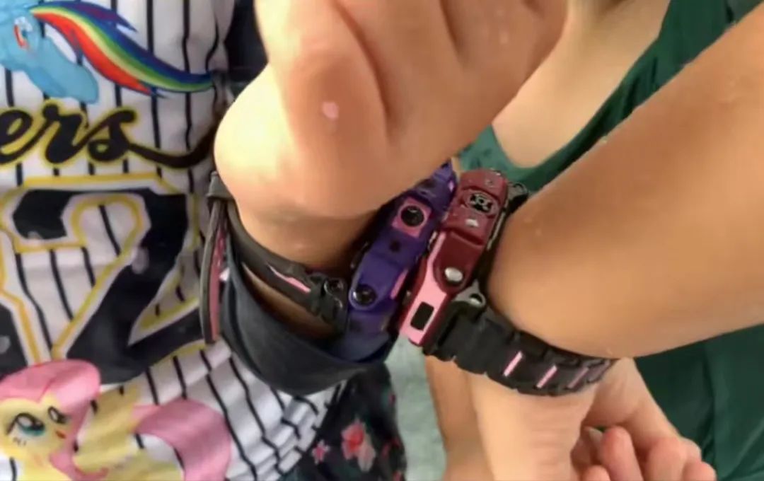 色情*力暴**,悄悄爬上孩子们的手表