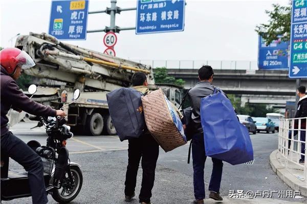 20年拍下150万张“东莞女工”在国外爆火：中国制造，不可思议！