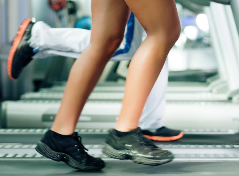 平价踩屎感日常鞋,怎么选非踩屎感的鞋子